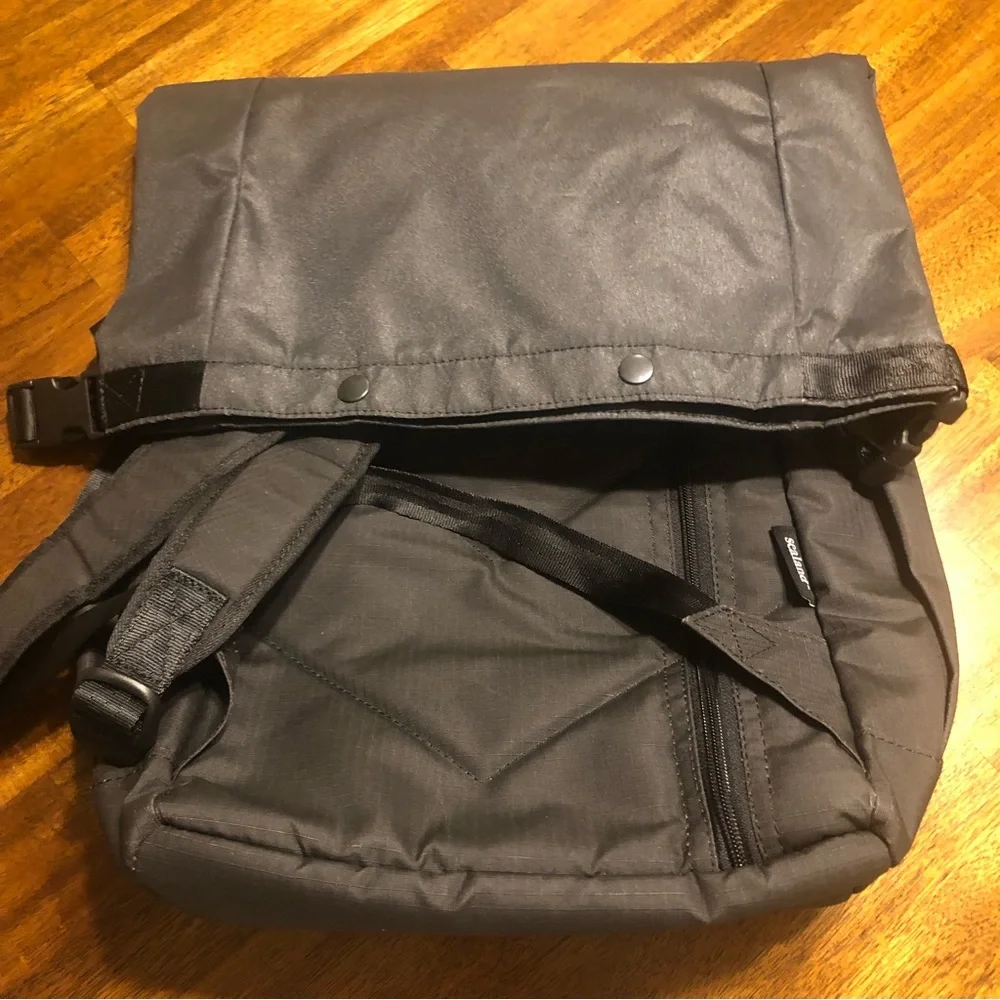 NEW $310 SEALAND Core Rowlie Water Repellent Backpack in Black/Gray!